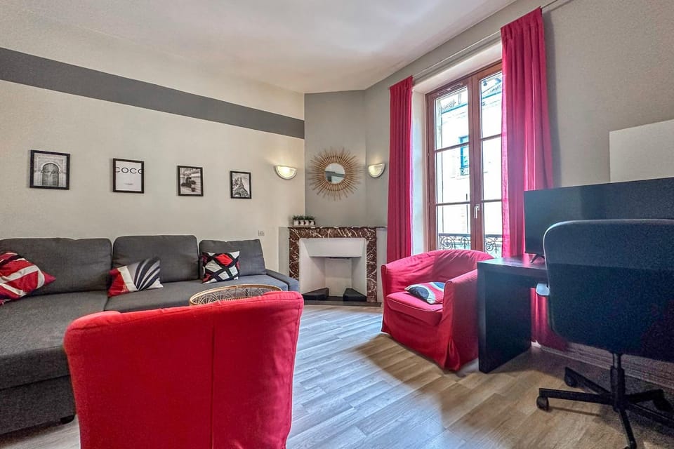 #EA The Red Dormoy Apartment in Grenoble