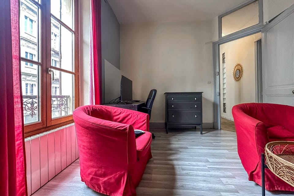 #EA The Red Dormoy Apartment in Grenoble