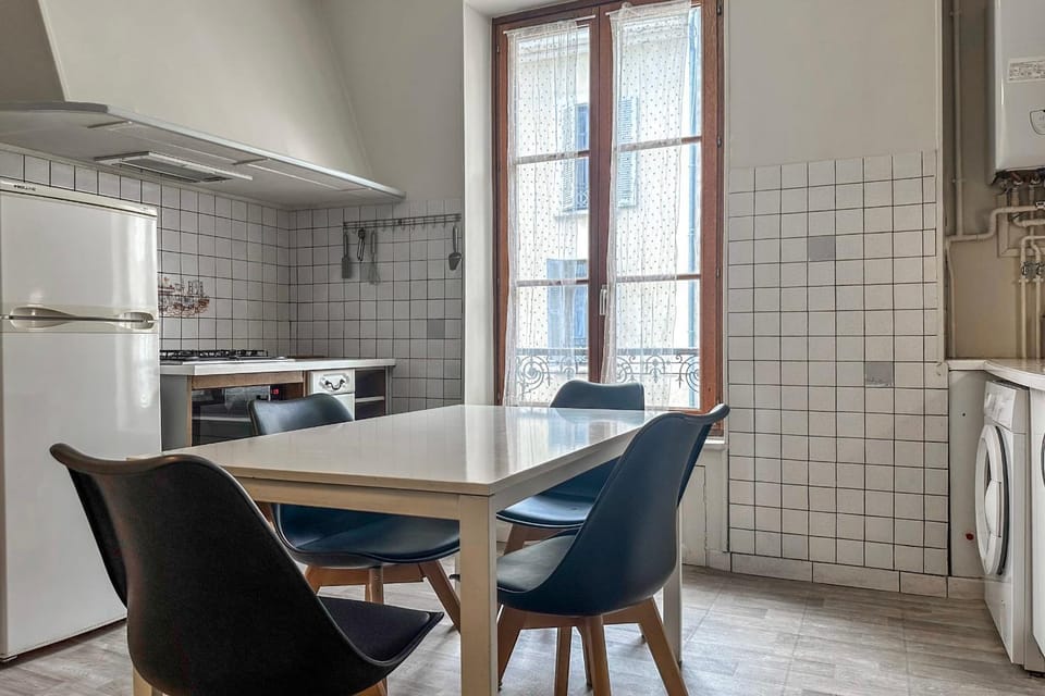 #EA The Red Dormoy Apartment in Grenoble