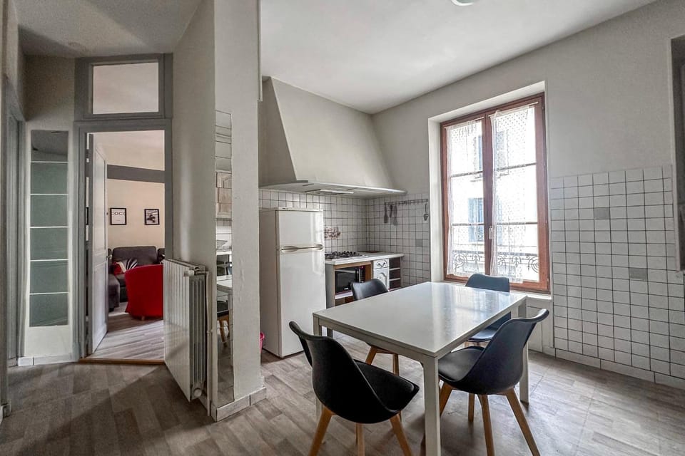#EA The Red Dormoy Apartment in Grenoble