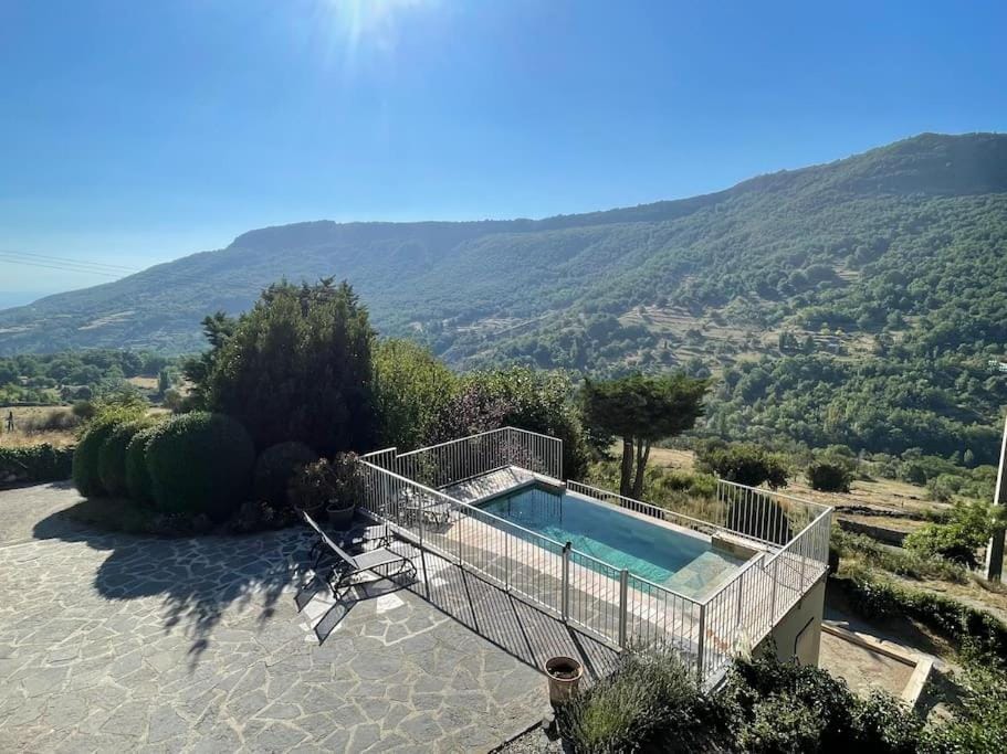 Gites en Ardèche avec Piscine et vue magnifique sur la vallée House in Provence-Alpes-Côte d'Azur