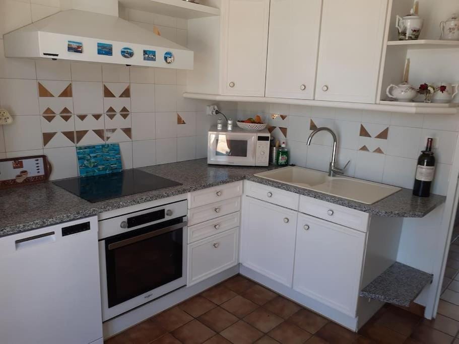 Coffee/tea facilities, Kitchen or kitchenette, dishwasher, minibar, pet friendly, stove, toaster
