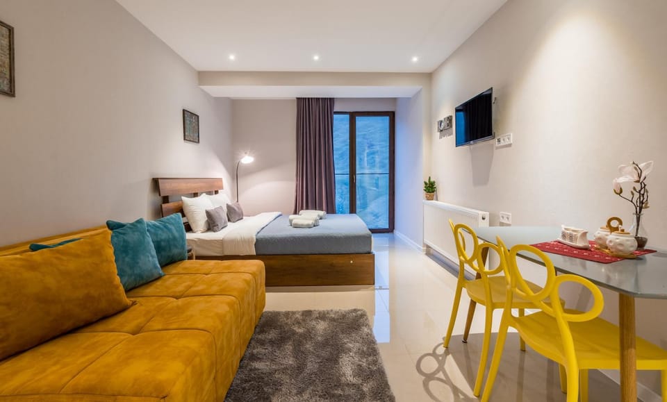 TV and multimedia, Photo of the whole room, Bedroom
