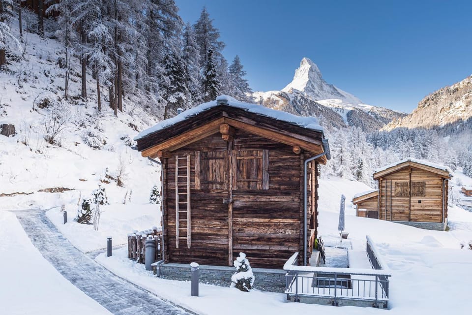 Property building, Natural landscape, Mountain view