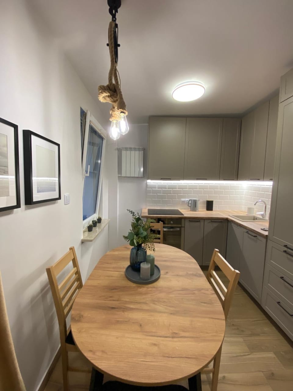 Kitchen or kitchenette, Dining area, stove