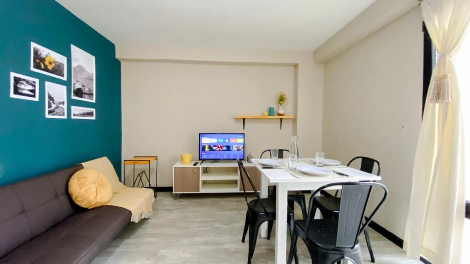 TV and multimedia, Living room, Photo of the whole room, Seating area, Dining area, Area and facilities, internet