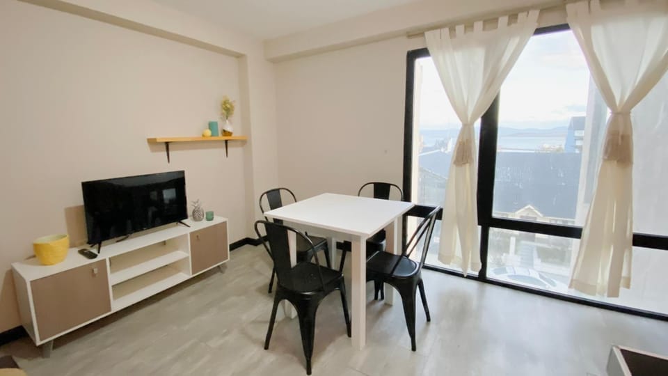 TV and multimedia, Living room, Photo of the whole room, Dining area, Sea view, Area and facilities, Entertainment