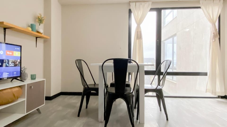 TV and multimedia, Living room, Photo of the whole room, Dining area, Entertainment