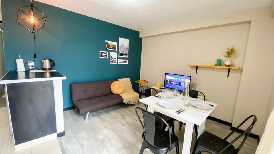 TV and multimedia, Living room, Photo of the whole room, Seating area, Dining area, Area and facilities