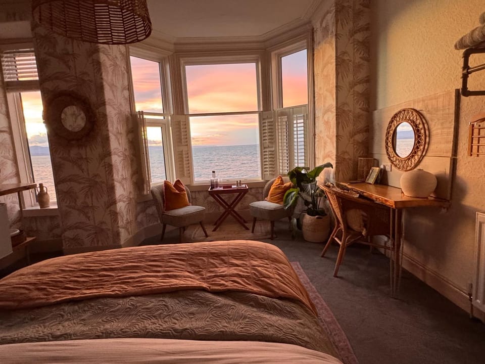 Môr Heli Guest House Criccieth Bed and Breakfast in Criccieth