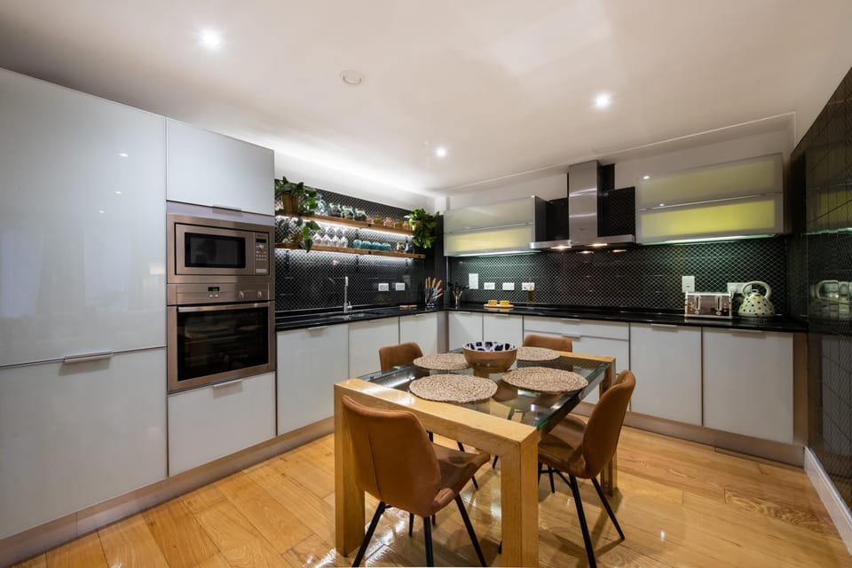 Kitchen or kitchenette, Dining area, dishwasher, minibar, pet friendly, stove