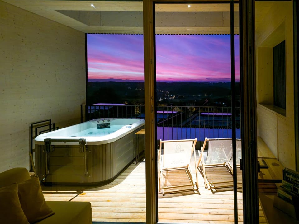 Hot Tub, Photo of the whole room, Swimming pool, sunbed
