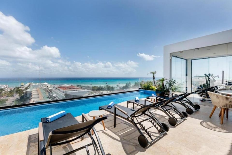 View (from property/room), Sea view, Swimming pool, sunbed