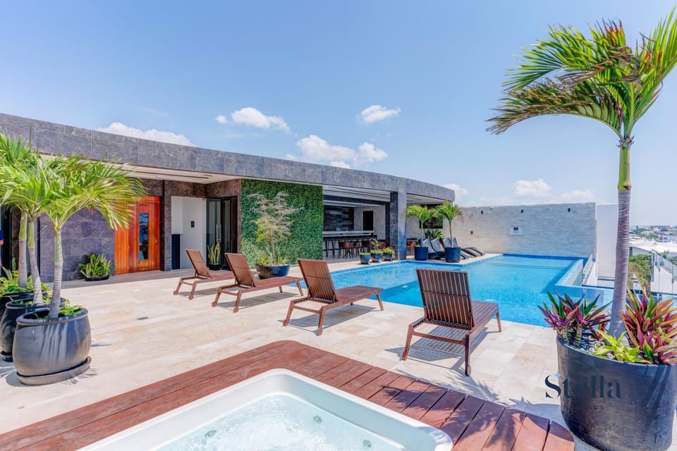Swimming pool, sunbed