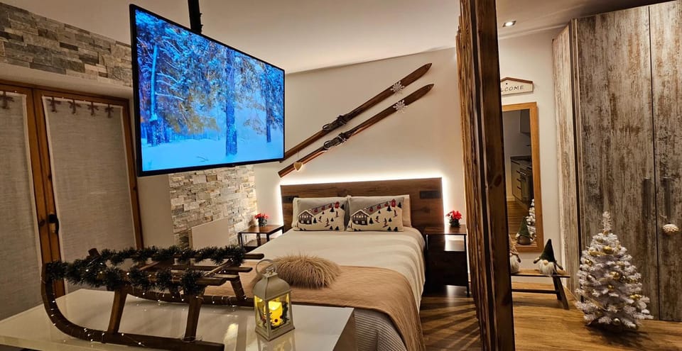 TV and multimedia, Living room, Seating area, Evening entertainment