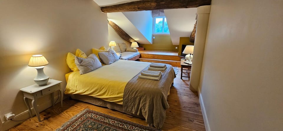 Bed, Night, TV and multimedia, Photo of the whole room, Bedroom, heating, heating, internet, internet, air conditioner, air conditioner