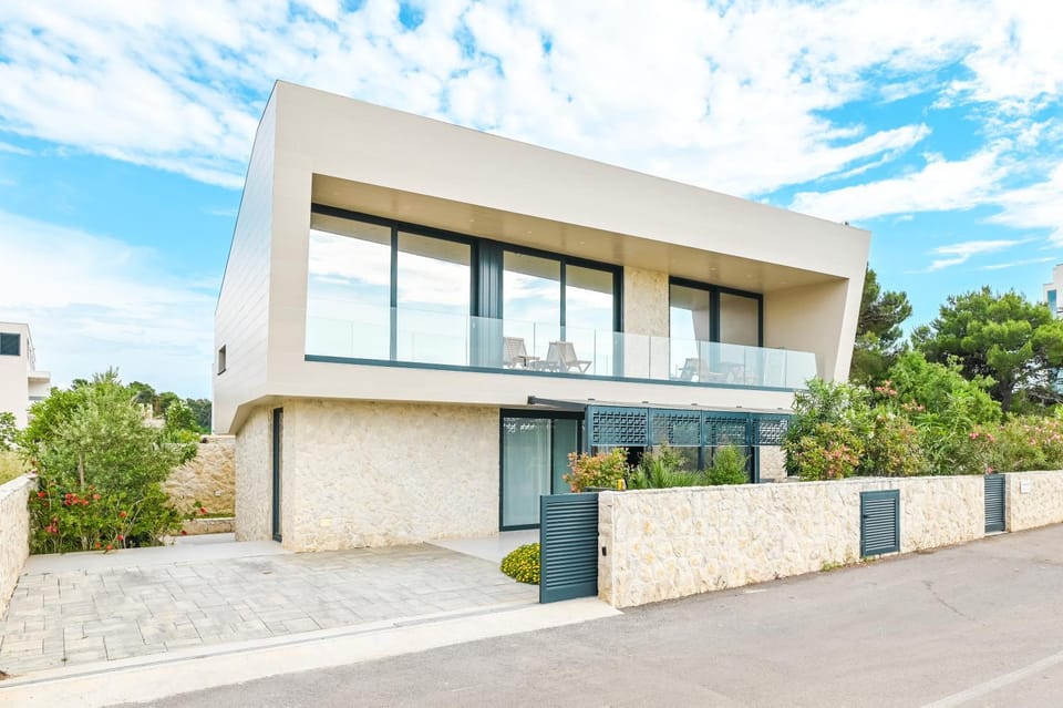 Property building, Balcony/Terrace
