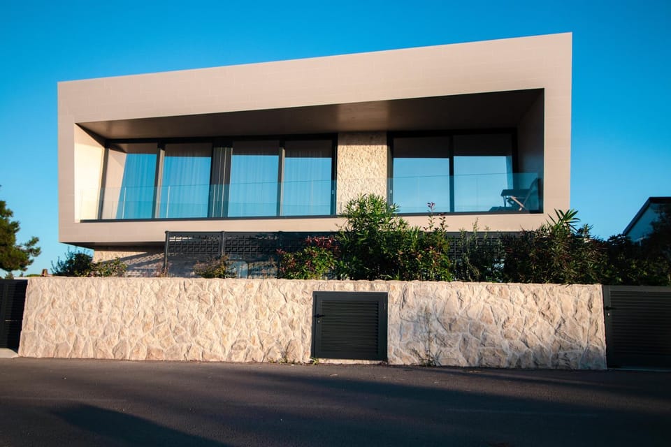 Property building, Day