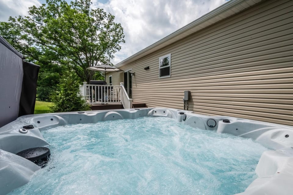 Property building, Natural landscape, Garden, Hot Tub