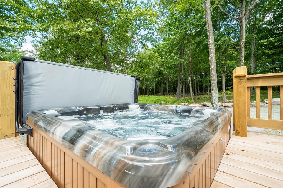 Natural landscape, Hot Tub, Garden view