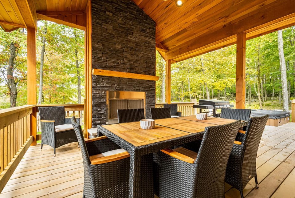 Patio, Natural landscape, BBQ facilities, Seating area, Dining area, Garden view, fireplace, furniture