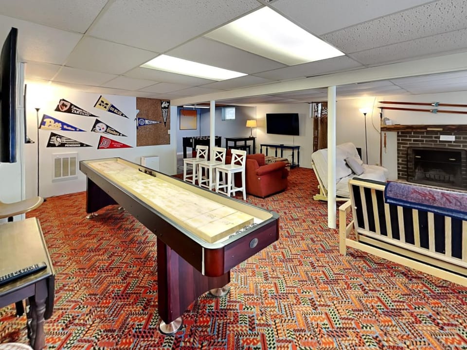 Game Room, TV and multimedia, Seating area, fireplace, furniture