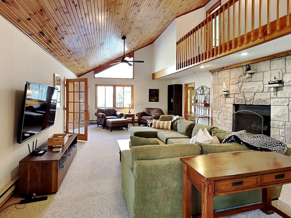Chateau Relaxo House in Deep Creek Lake
