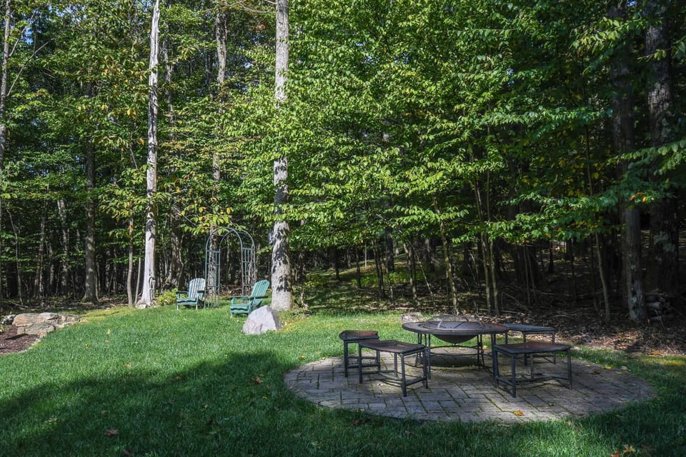 Natural landscape, BBQ facilities, Garden, Seating area, Garden view