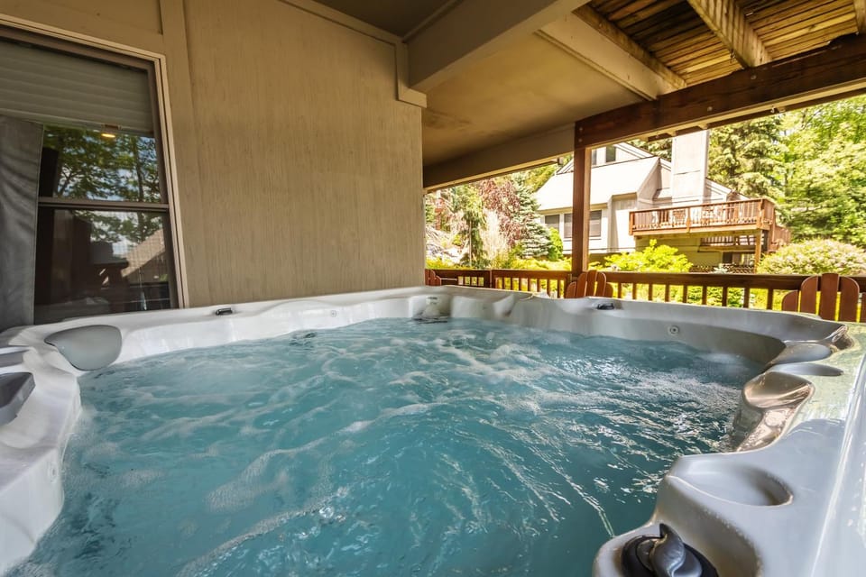 Patio, Hot Tub, Balcony/Terrace, Garden view