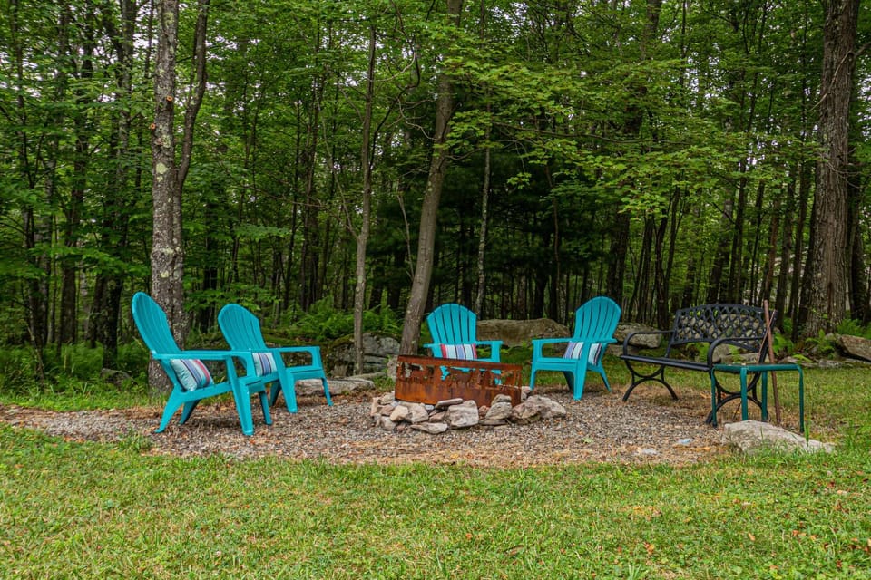 Natural landscape, BBQ facilities, Garden, Seating area, Garden view, furniture