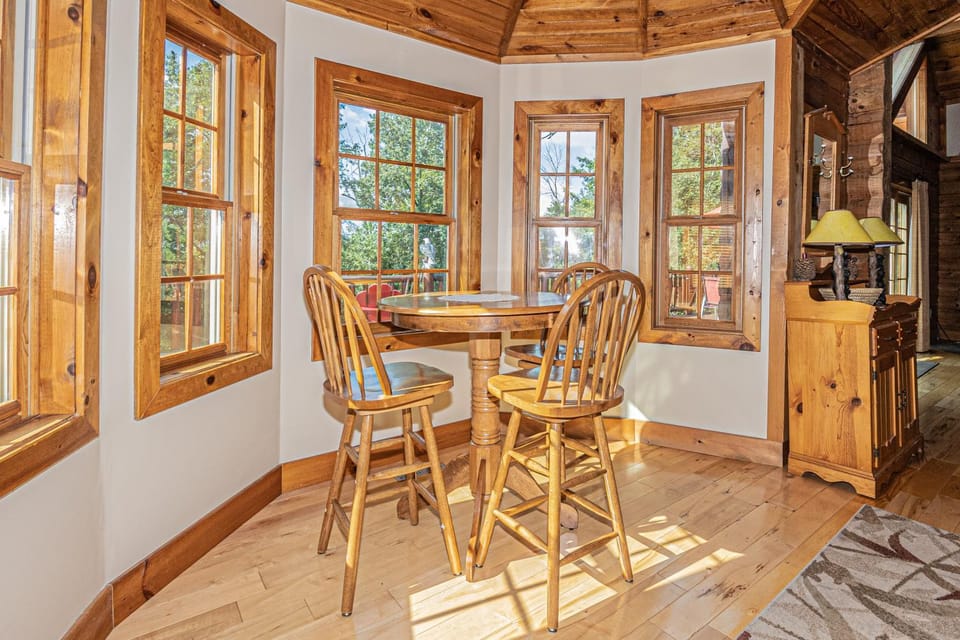 Seating area, Dining area, Garden view, furniture