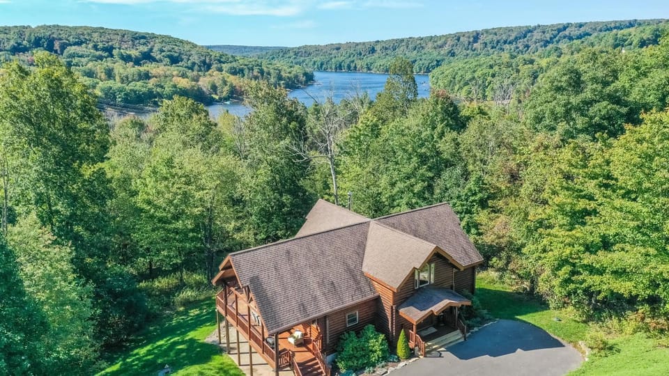 Property building, Natural landscape, Bird's eye view, Garden view, Lake view