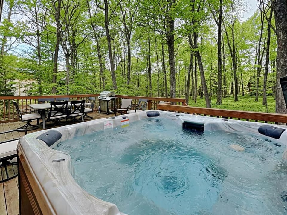Carefree Cove House in Deep Creek Lake