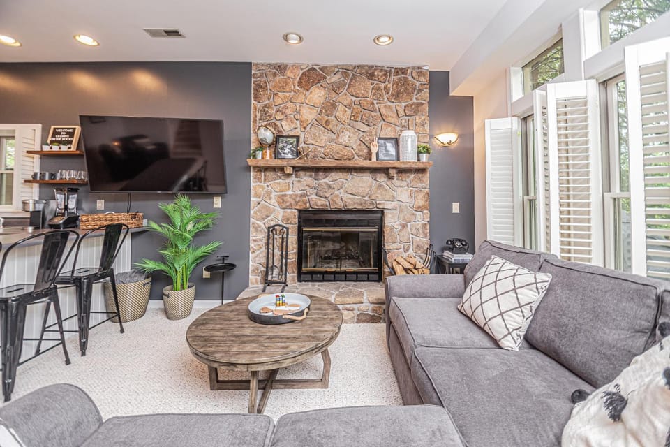 TV and multimedia, Living room, Seating area, Garden view, fireplace, furniture