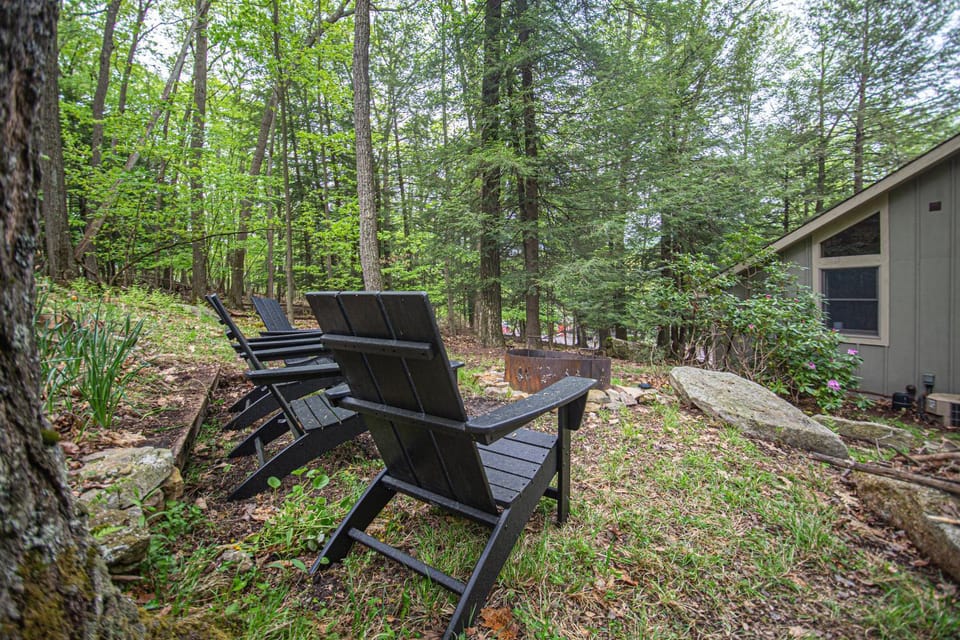 Property building, Patio, Natural landscape, BBQ facilities, Garden, Seating area, Garden view