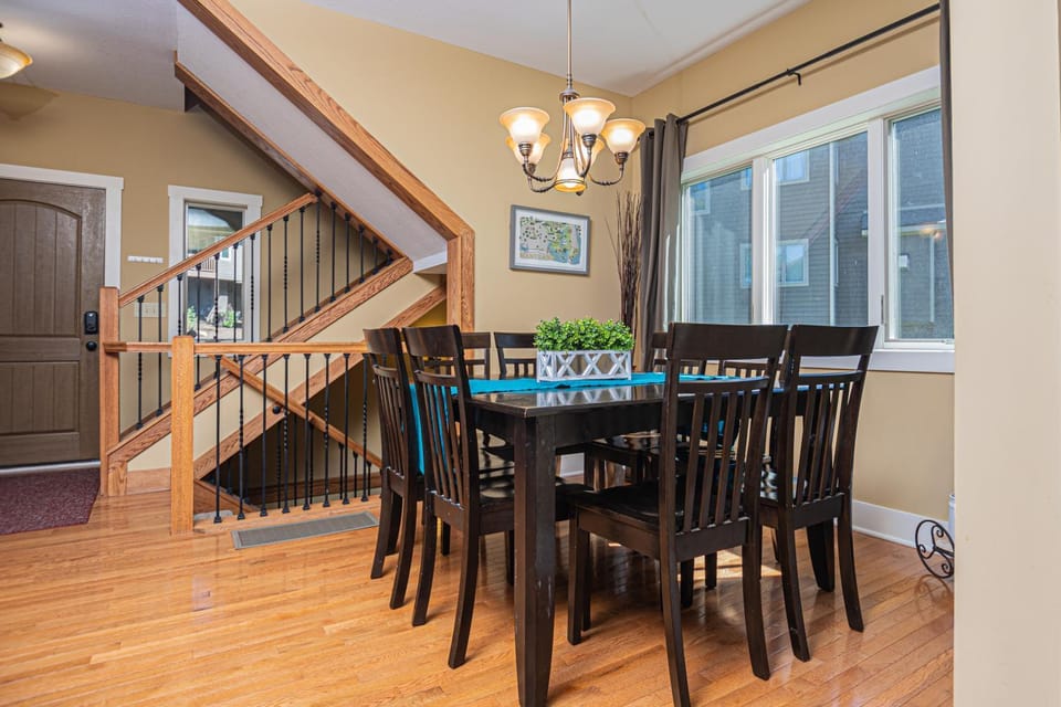 Seating area, Dining area, furniture
