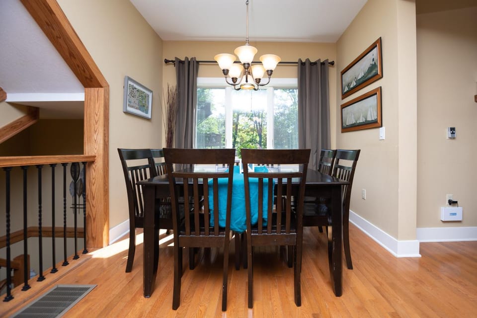 Seating area, Dining area, furniture