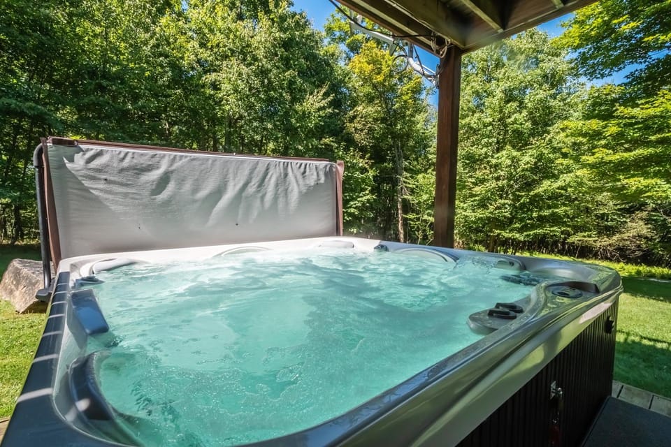 Natural landscape, Hot Tub, Garden view