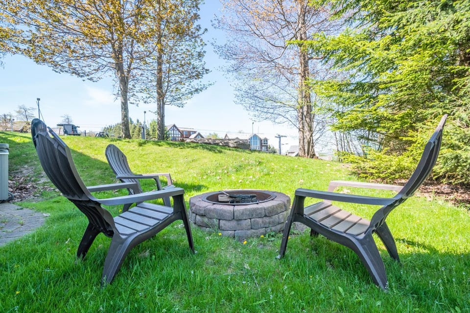 Natural landscape, Garden, Seating area, fireplace