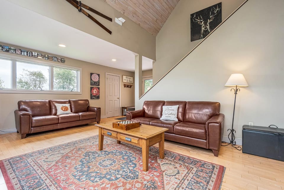 Living room, Seating area, furniture