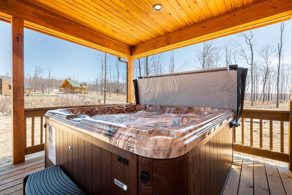 Natural landscape, Hot Tub, Balcony/Terrace, Garden view