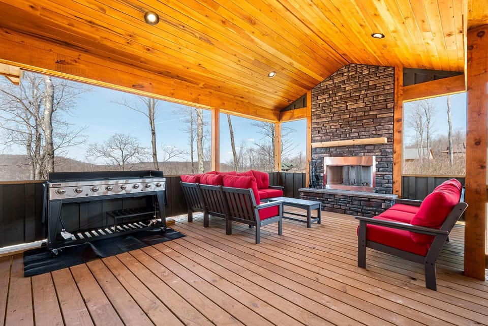 Patio, BBQ facilities, Seating area, Garden view, fireplace, furniture