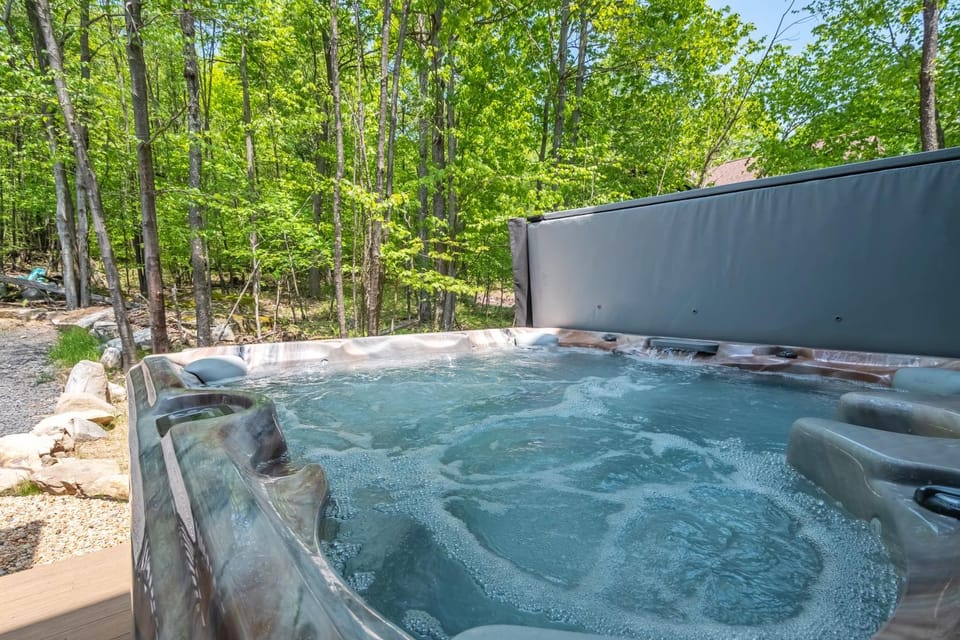 Natural landscape, Hot Tub, Garden view