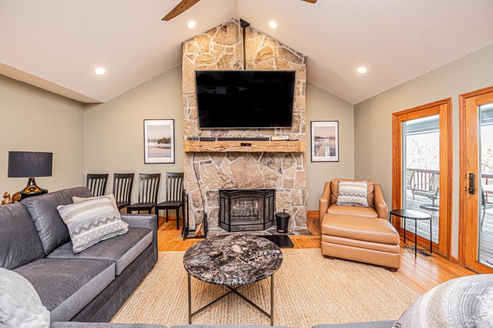 TV and multimedia, Balcony/Terrace, Living room, Seating area, fireplace, furniture