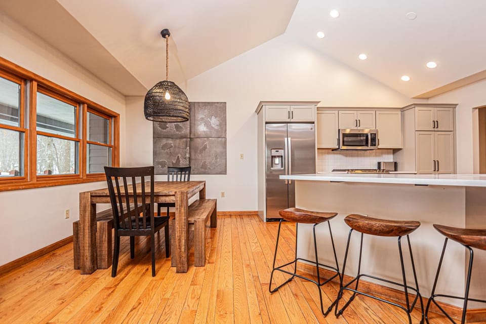 Kitchen or kitchenette, Seating area, Dining area, furniture, microwave, kitchen