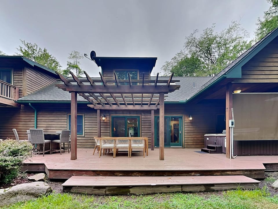 Rock Wisperer House in Deep Creek Lake