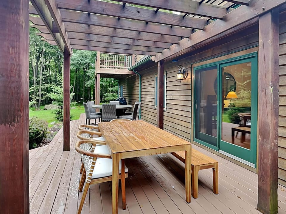 Rock Wisperer House in Deep Creek Lake