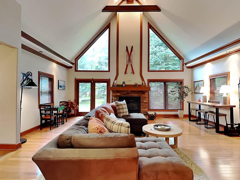 Rock Wisperer House in Deep Creek Lake