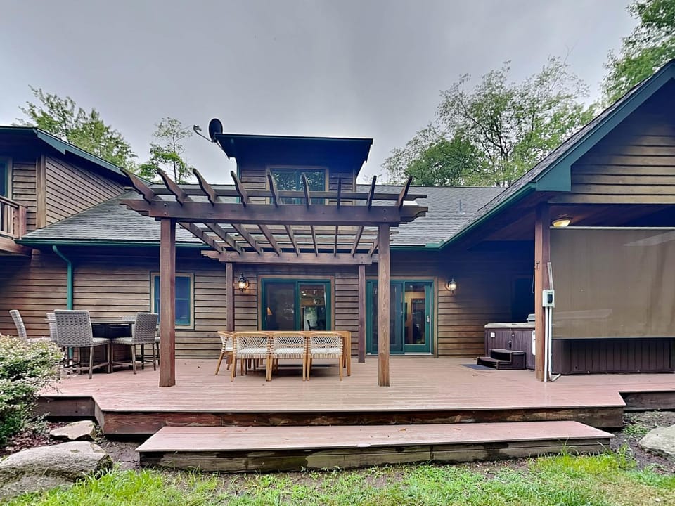 Rock Wisperer House in Deep Creek Lake