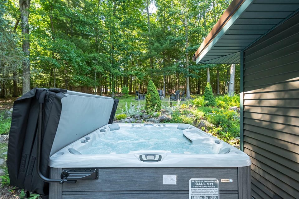 Natural landscape, Garden, Hot Tub, Garden view